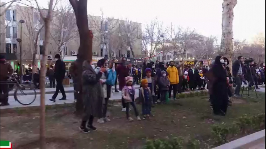 اجرای سرودهای انقلابی توسط نوا...