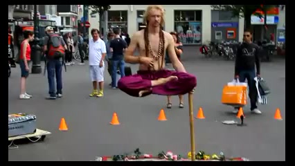 معلق ماندن در هوا با جادوی هند...