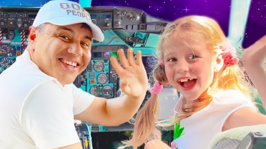 ناسیا وبابایی وانمود می کنندکه...