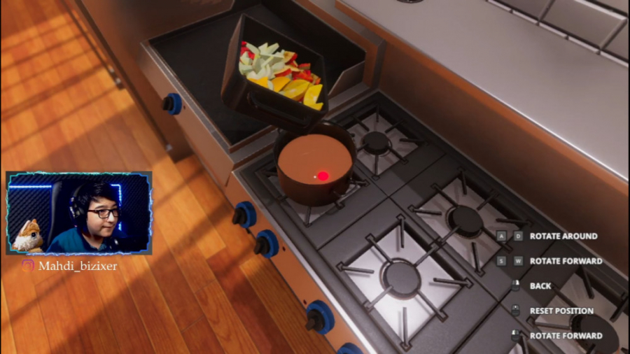 مهدی آش میوه درست می کند!  Coo...