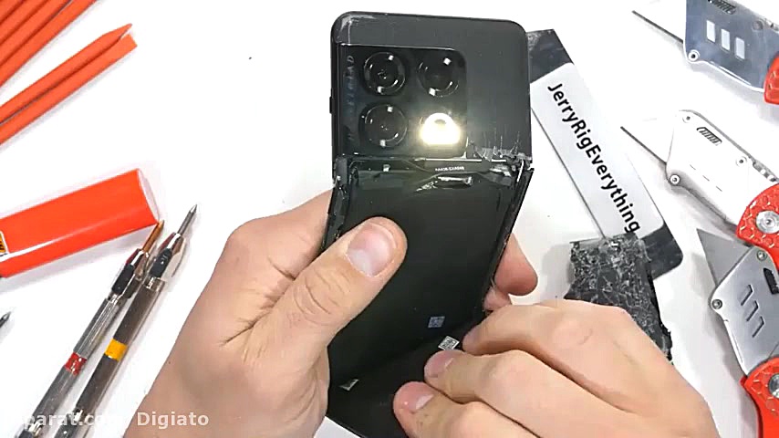 وان پلاس 10 پرو در تست مقاومت...