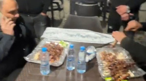 چالش دو نفره و هیجانی خوردن ۲۰...