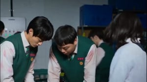 سریال کره ای همه ما مرده ایم ق...