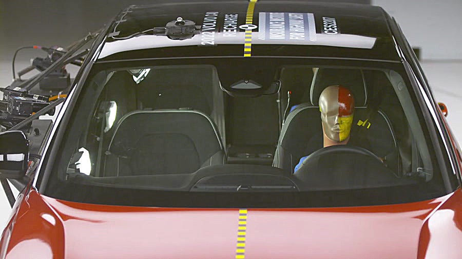 تست تصادف ولوو C40 ریشارژ