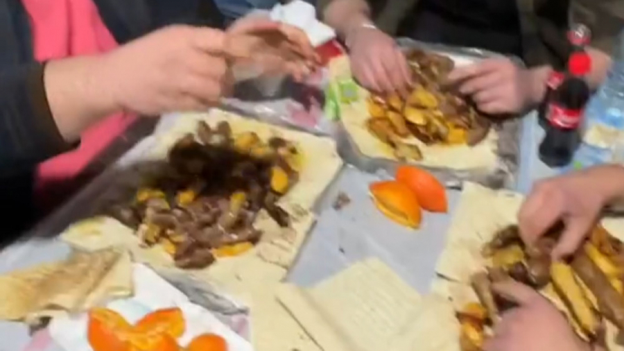 چالش سه نفره خوردن ۱۵ سیخ کباب