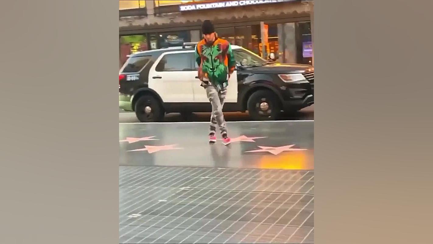 رقص زيباي جوان آمریکایی