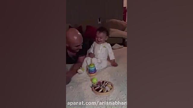 بچه الکی خوش خنده