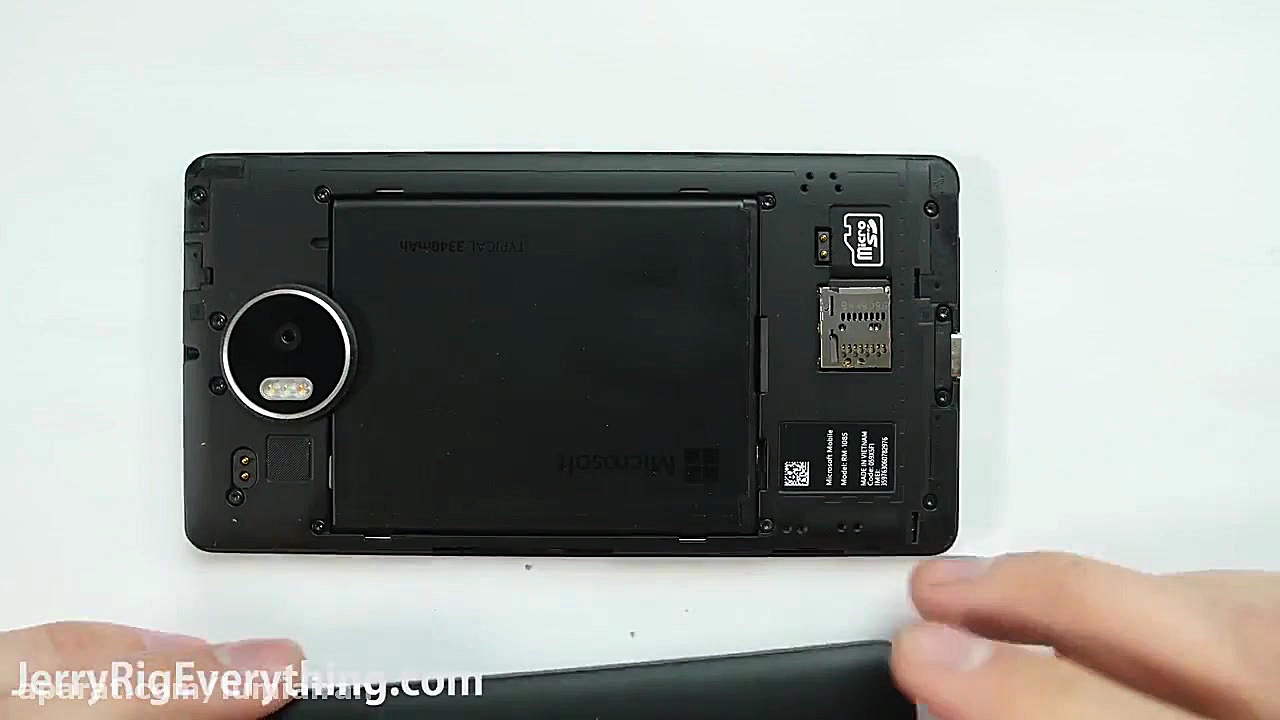 بررسی تعمیر پذیری Lumia 950 XL