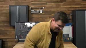 کالبدشکافی iFixit از مانیتور S...