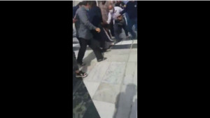 لحظه دستگیری عامل حمله در حرم...