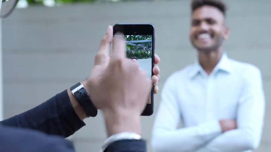 ویدیو جعبه گشایی و بررسی گوشی...