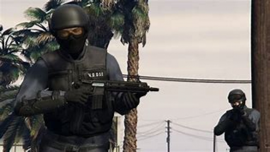 حمله با 20 تا نیرو پلیس و ویژه...