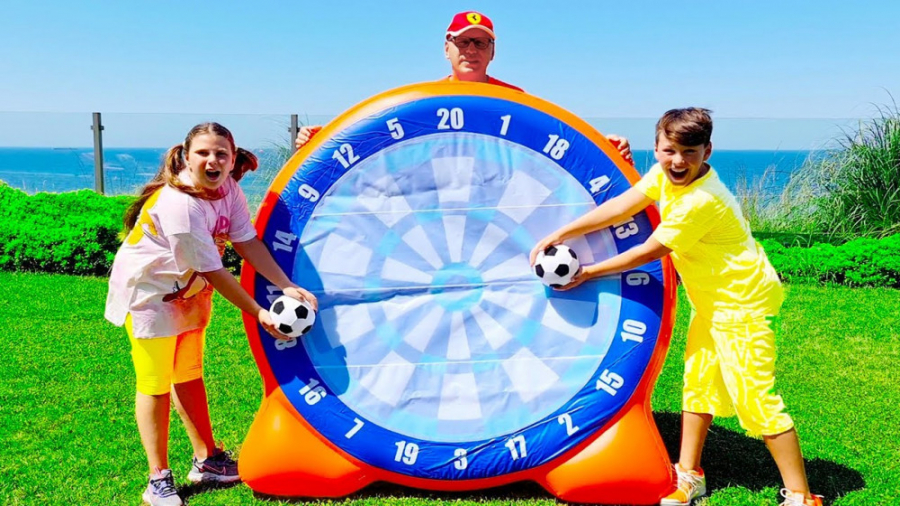 برنامه کودک آدریانا بازی در فض...