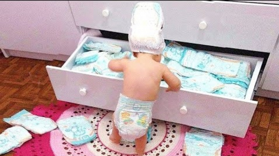 نازترین نوزاد در حال انجام کار...