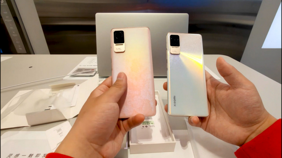 ویدیو جعبه گشایی و بررسی گوشی...