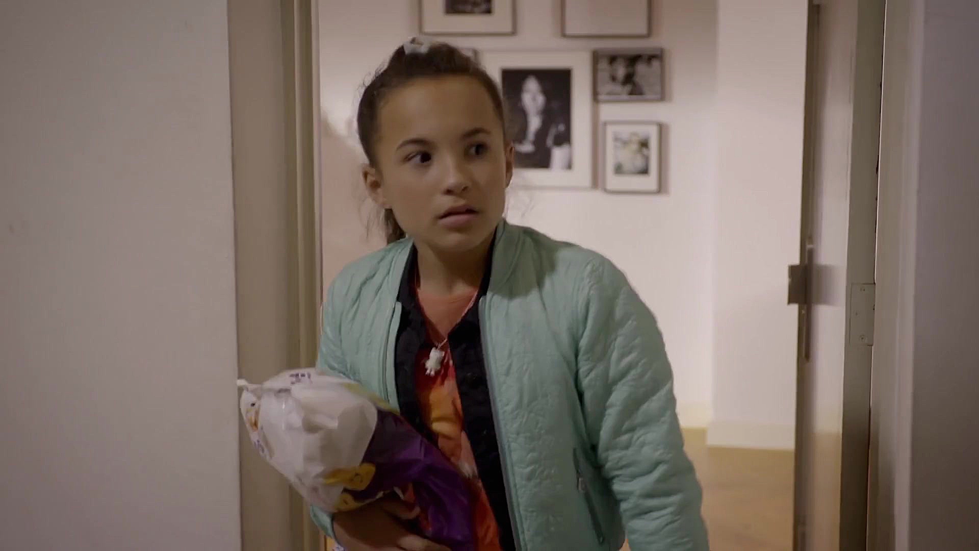 خیابان هانتر فصل ۱ قسمت ۱۶