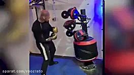 مارتین فورد بدن عضلانی اش را ب...