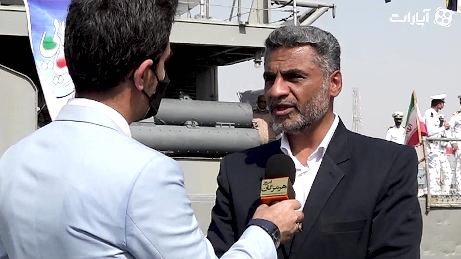 اهتزاز پرچم ایران به مناسبت رو...