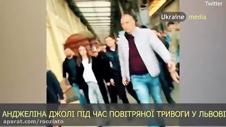 آنجلینا جولی در حال رفتن به پن...