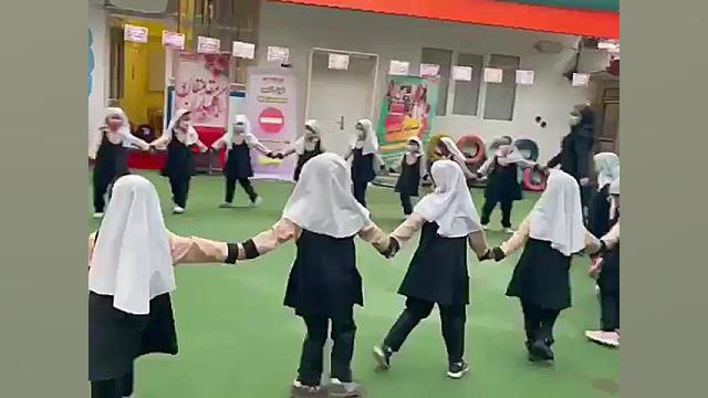 بازی گروهی دانش آموزان پیش دبس...