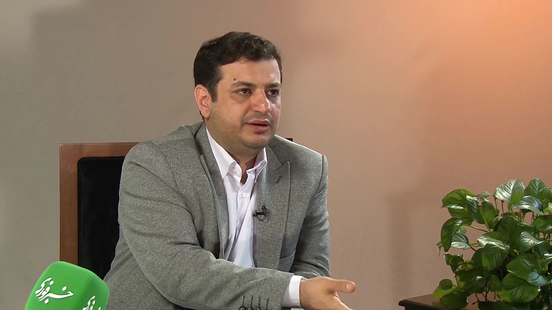 توضیحات استاد رائفی پور درباره...