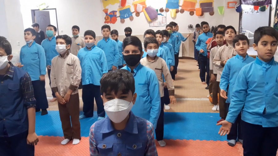 اجرای سلام فرمانده دانش آموزان...