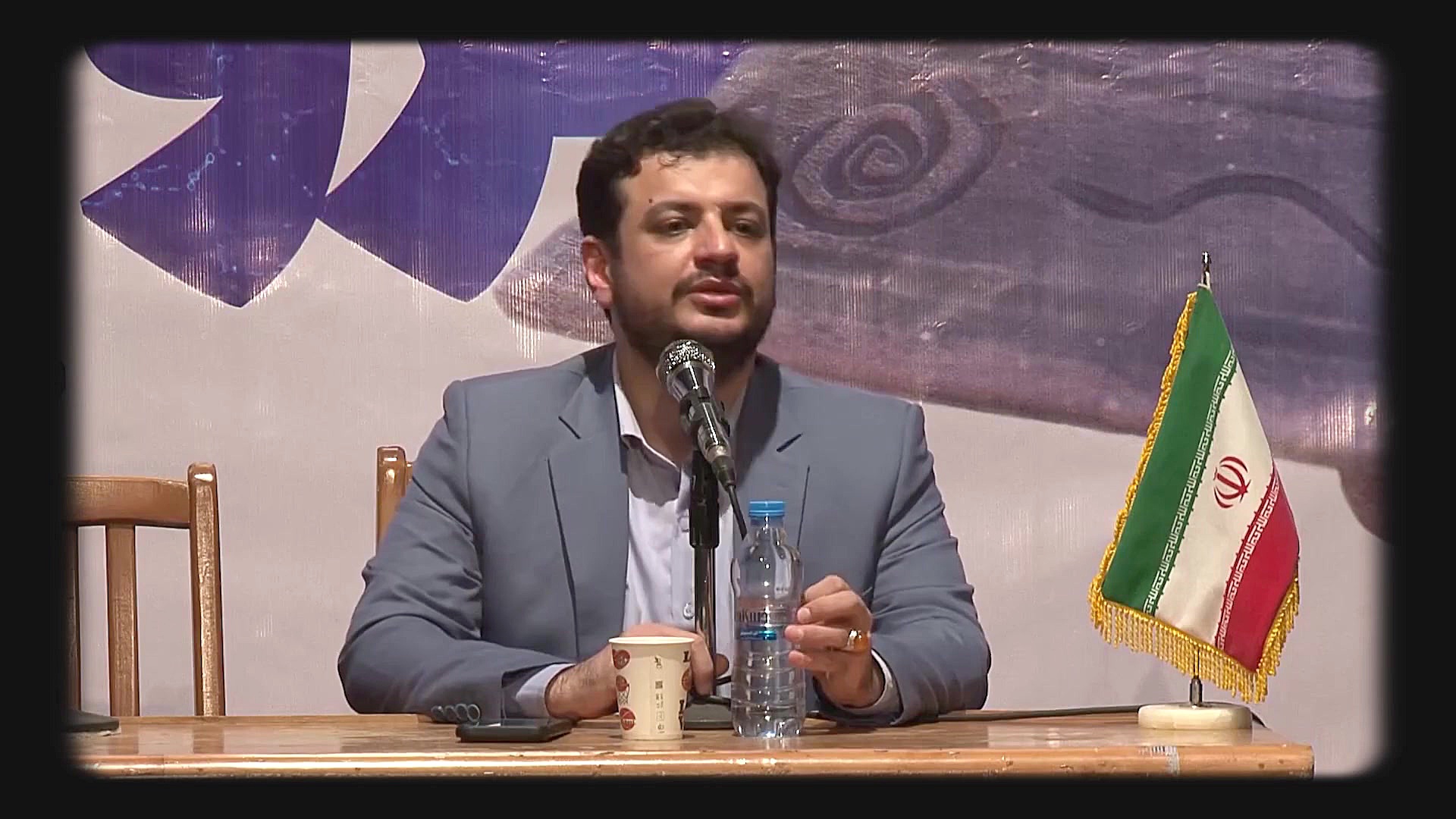 کلیپ استاد رائفی پور  جامعه با...