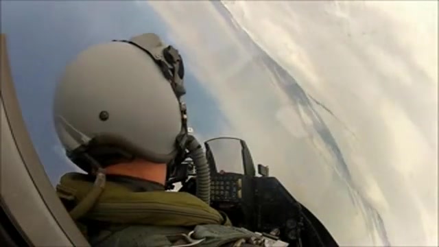 پرواز اف 16 بر فراز نروژ