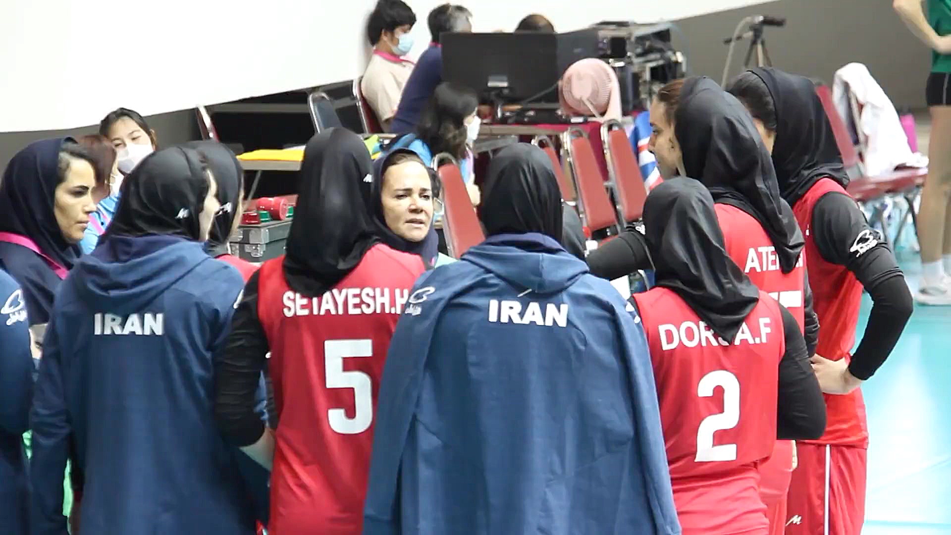 همراه با نوجوانان دختر ایران د...