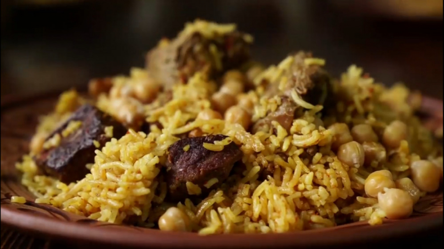 بیف پلو  پخته شده در قابلمه سف...