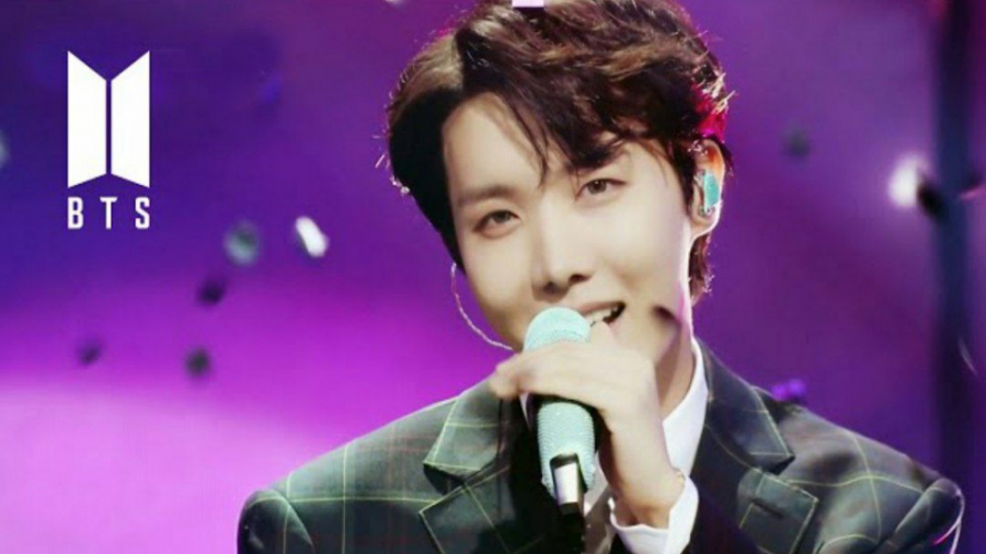 اجرای آهنگ For Youth از بی تی...