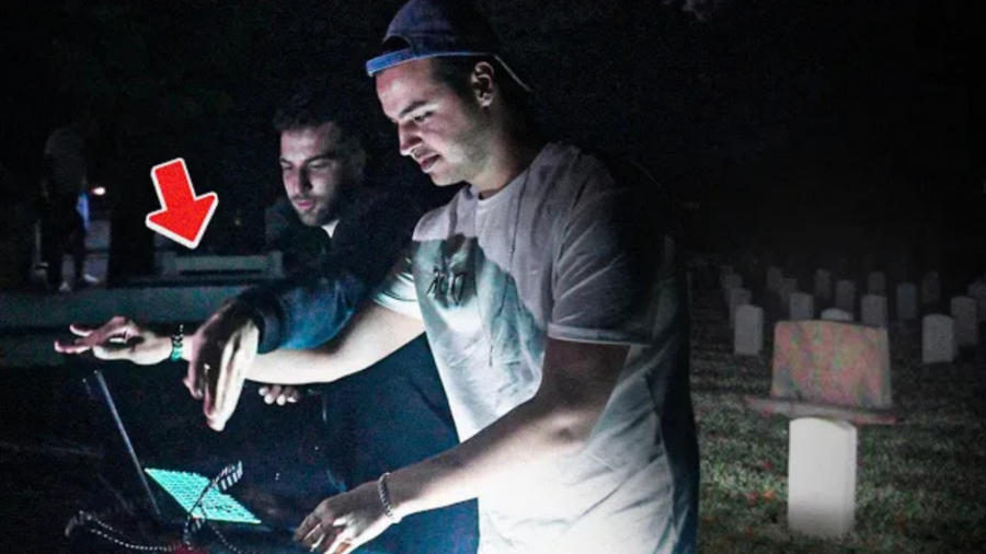 گیم ترسناک وسط قبرستون (اریا ک...