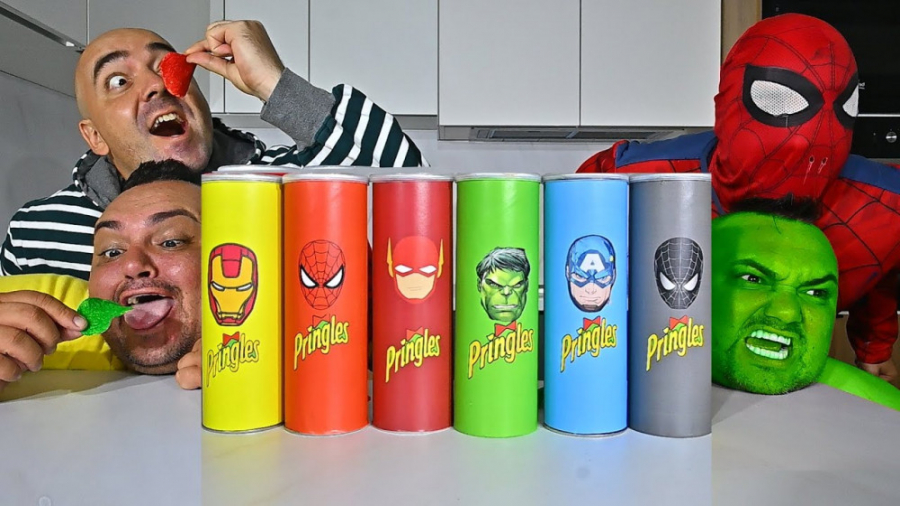 نبرد ابرقهرمانان در دنیای واقع...