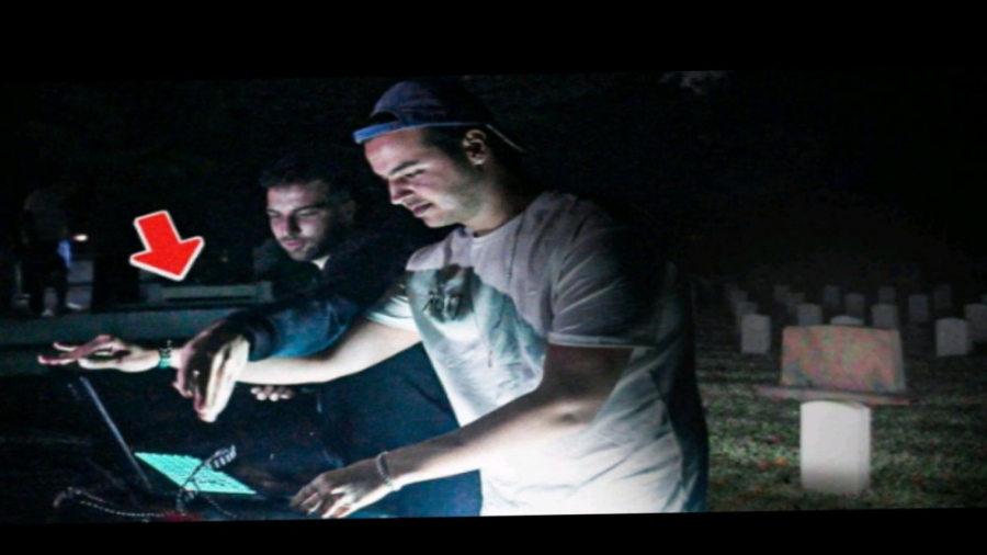 آریا کوکسر ( شب وسط قبرستون گی...