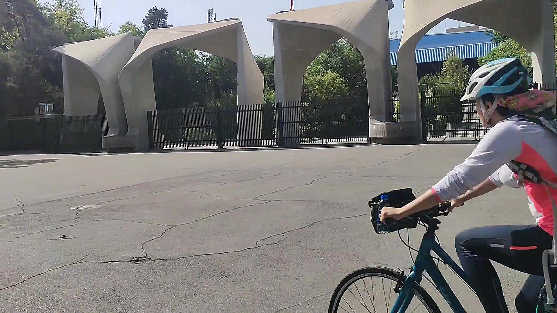 ورودی اصلی دانشگاه تهران | دەر...