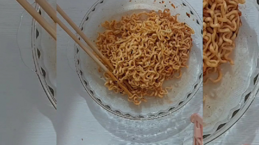 خوردن تند ترین نودل دنیا( خیلی...