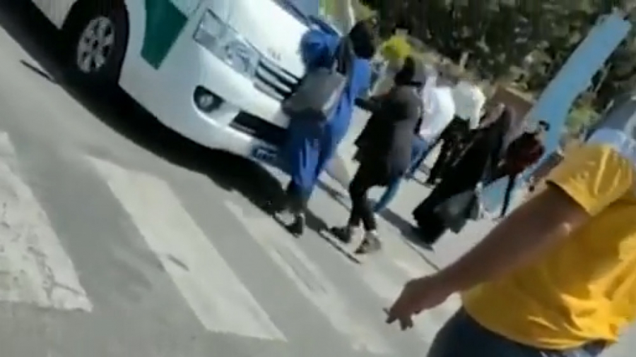 برخورد تند گشت ارشاد با مادر ن...