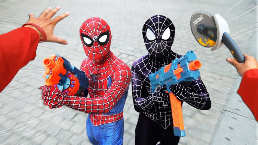 نبرد ابرقهرمانان در دنیای واقع...