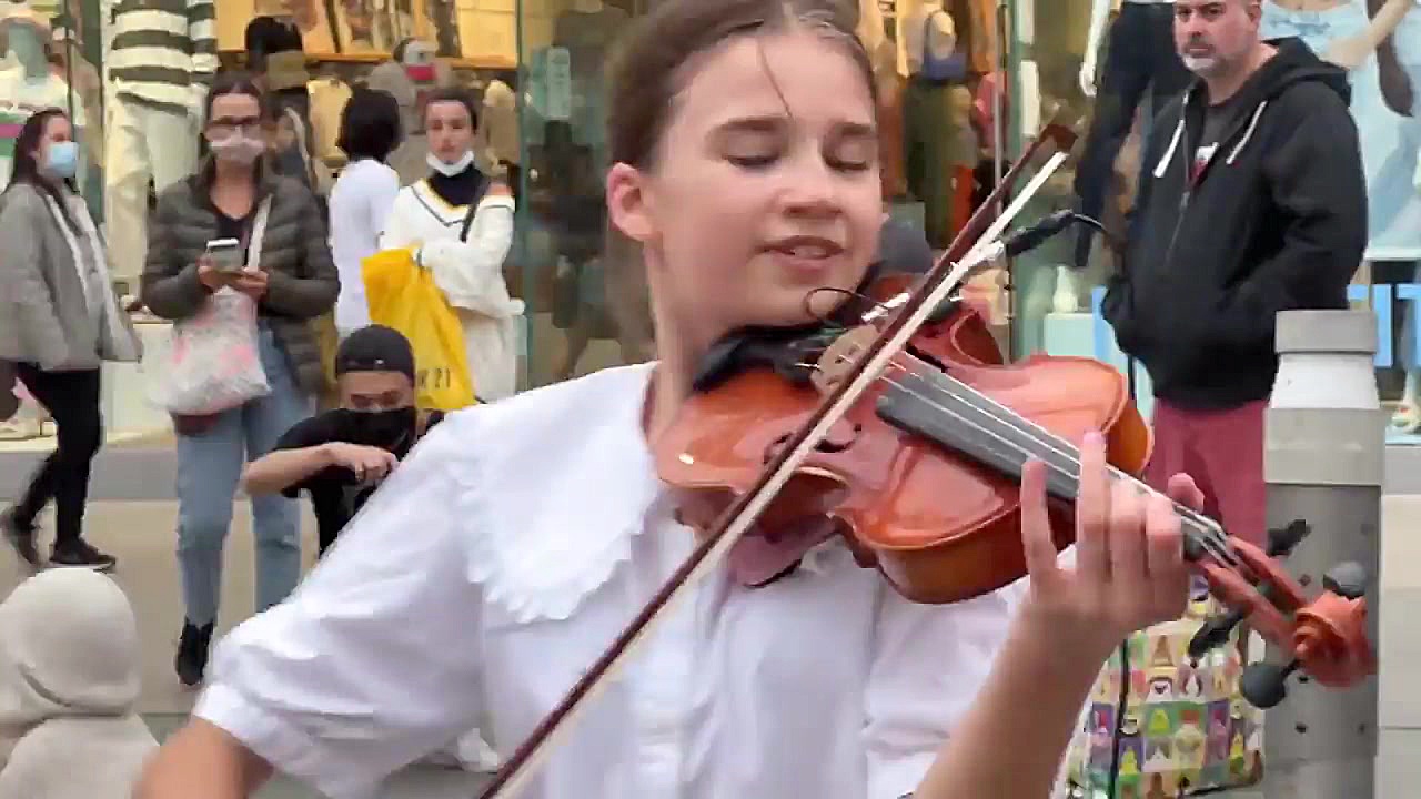 باز اجرا آهنگ &quot;JUST GIVE...