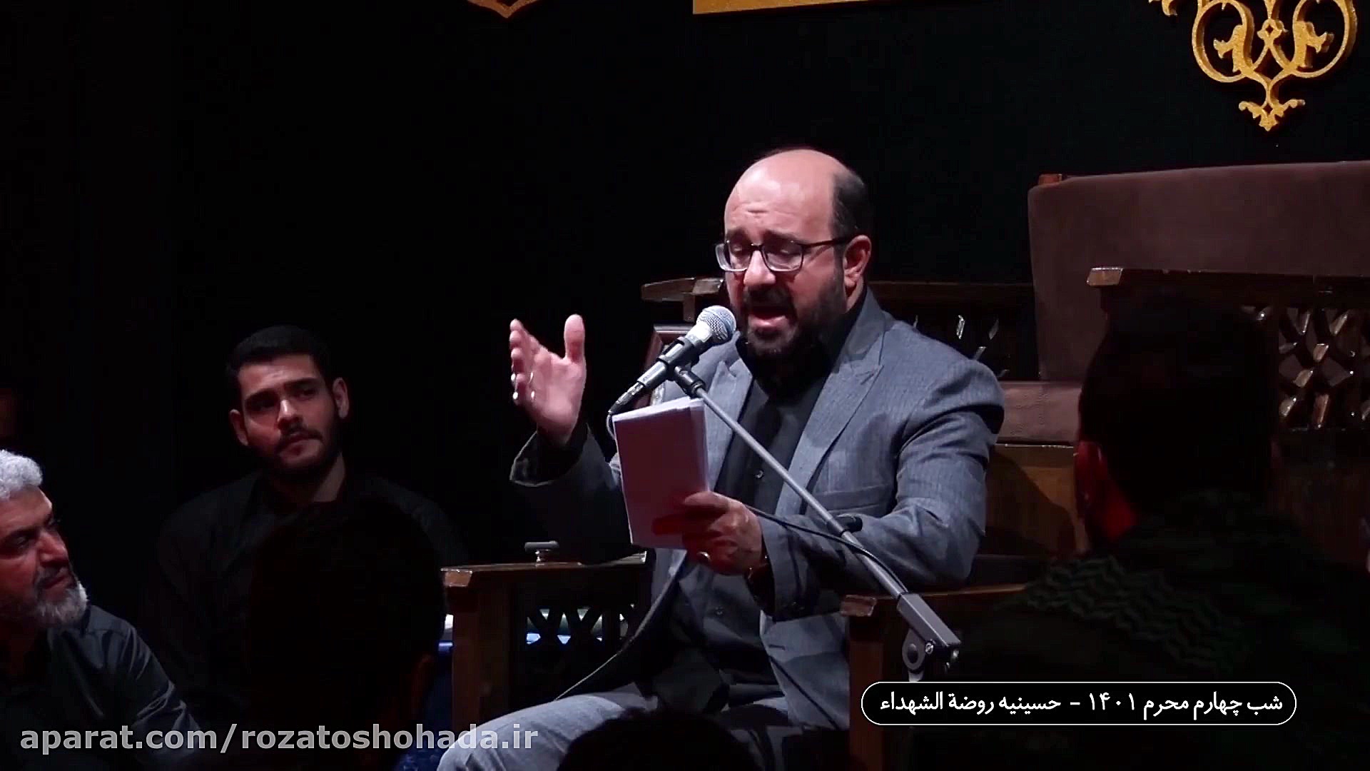 آماده کرده است دو قرآن خویش را...