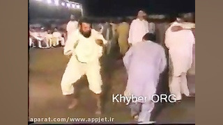رقص فوق العاده مسخره عرب ها!!...