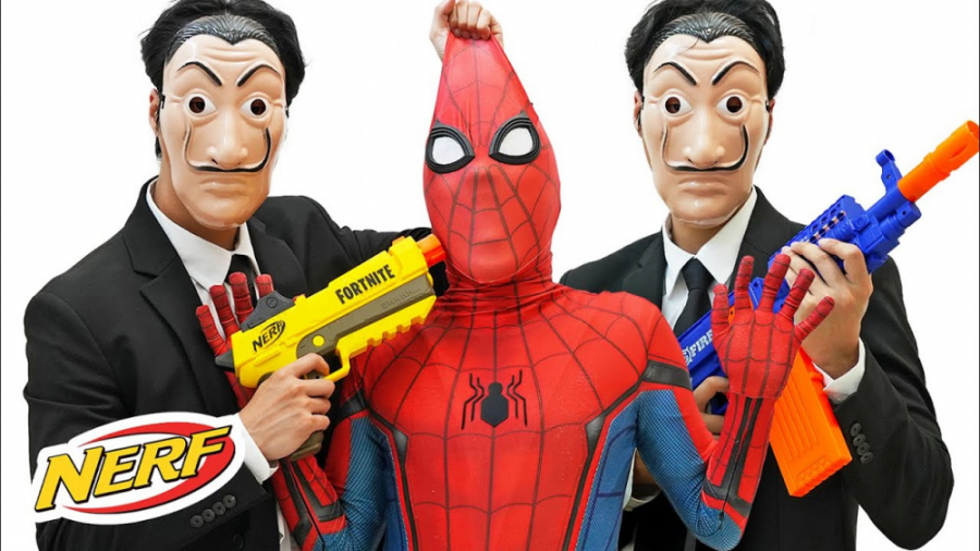 درگیری بین مرد عنکبوتی و گروه...