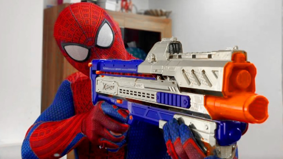 نمایش کمدی مرد عنکبوتی  جنگ نر...