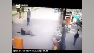 حمله میمون به پسر فلک زده