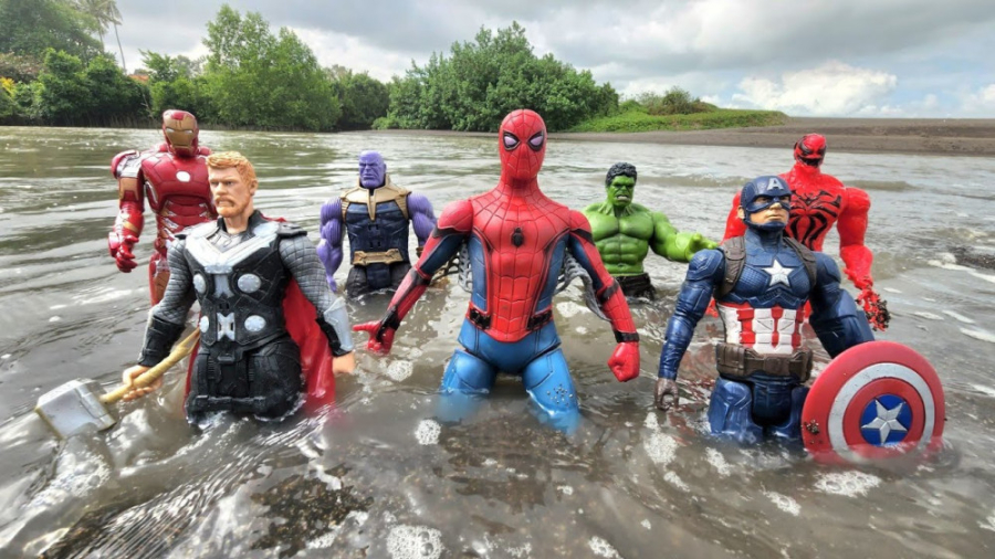 شکار اسباب بازیهای ابر قهرمانا...