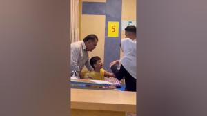 آمپول زدن پسر بامزه