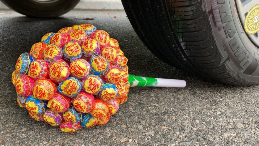 له کردن آبنبات زیر چرخ ماشین !...