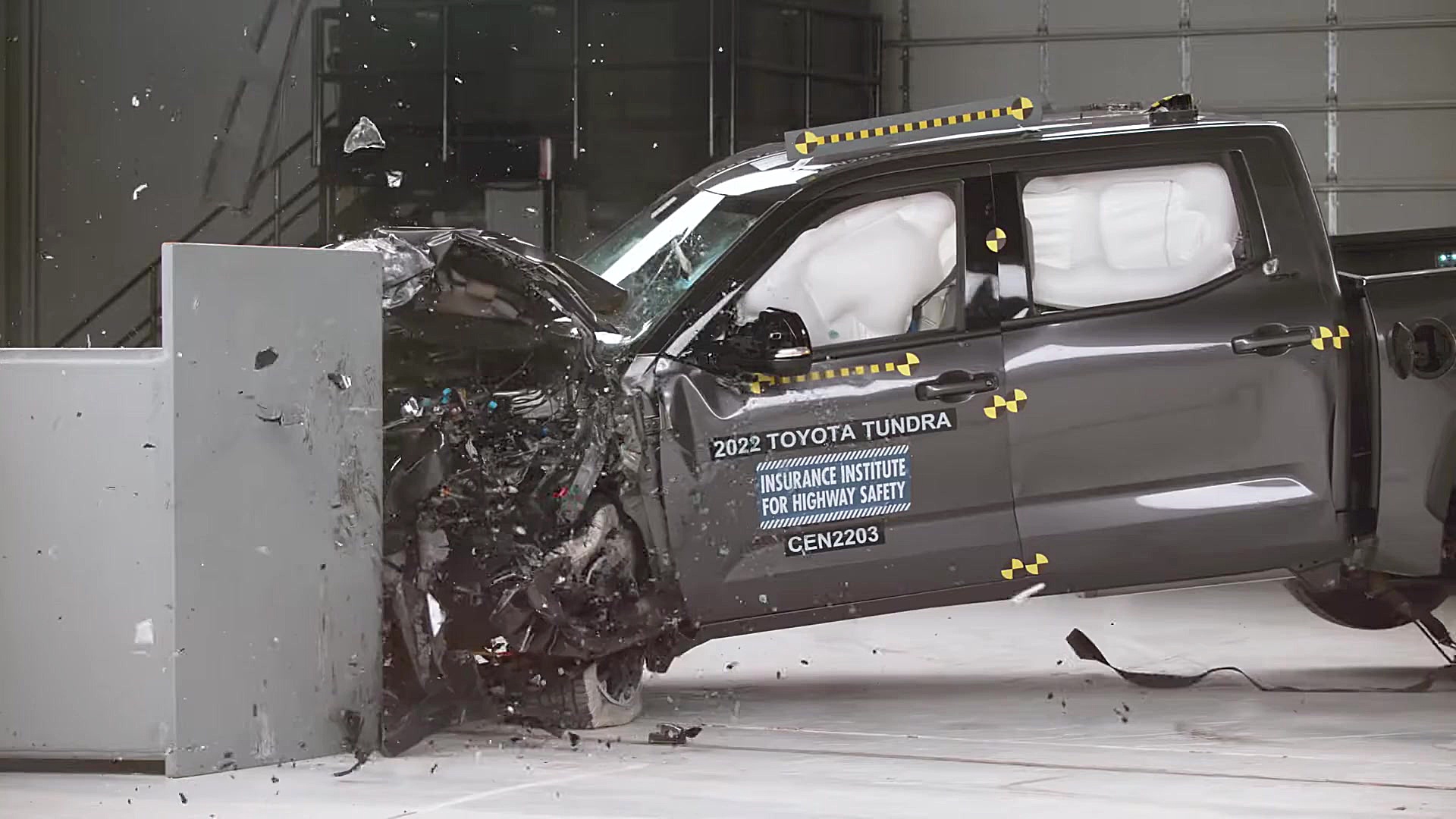 تست تصادف تویوتا توندرا مدل 20...