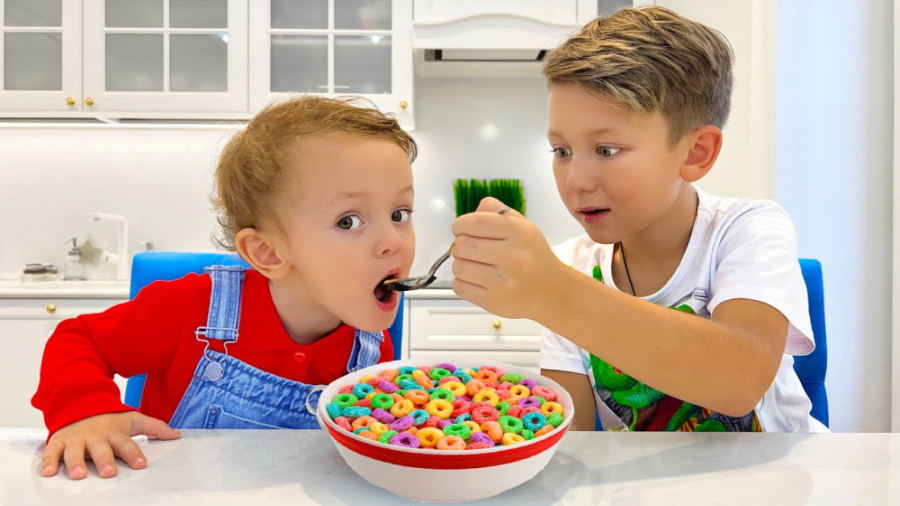 برنامه کودک سینا ،غذا دادن به...