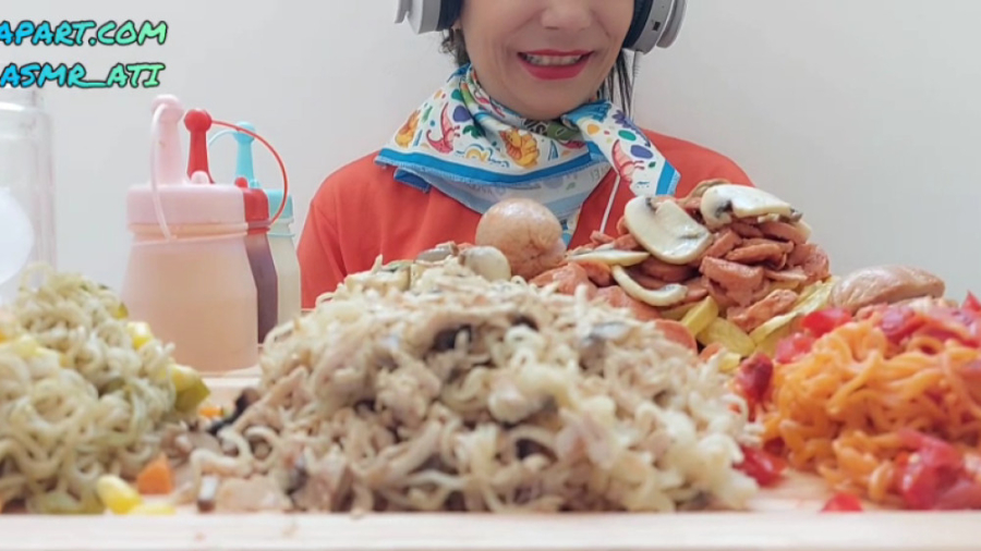 اسمر آتی  چالش غذا خوردن نودل...